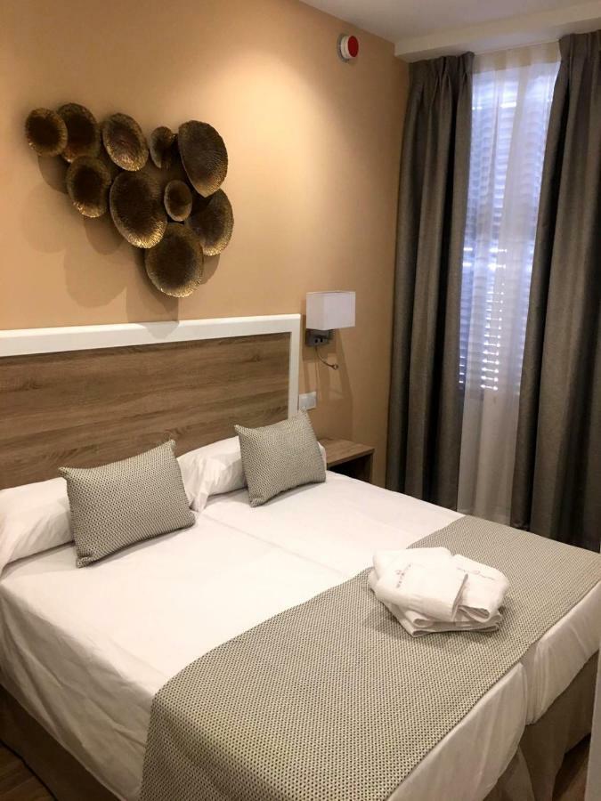 New Point Opera Aparthotel Madrid Exteriör bild