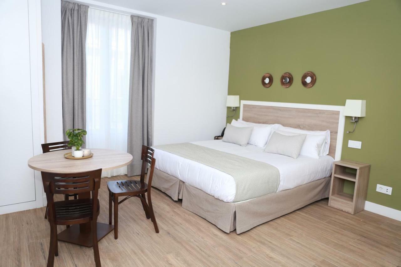 New Point Opera Aparthotel Madrid Exteriör bild