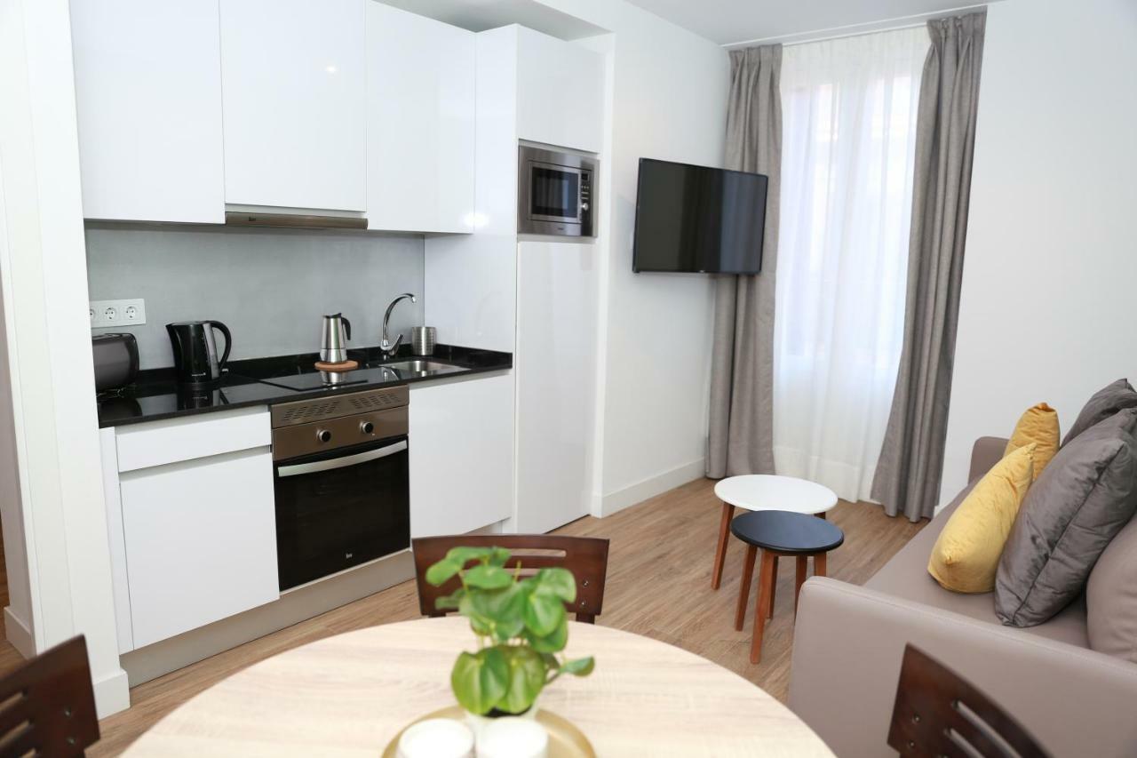 New Point Opera Aparthotel Madrid Exteriör bild