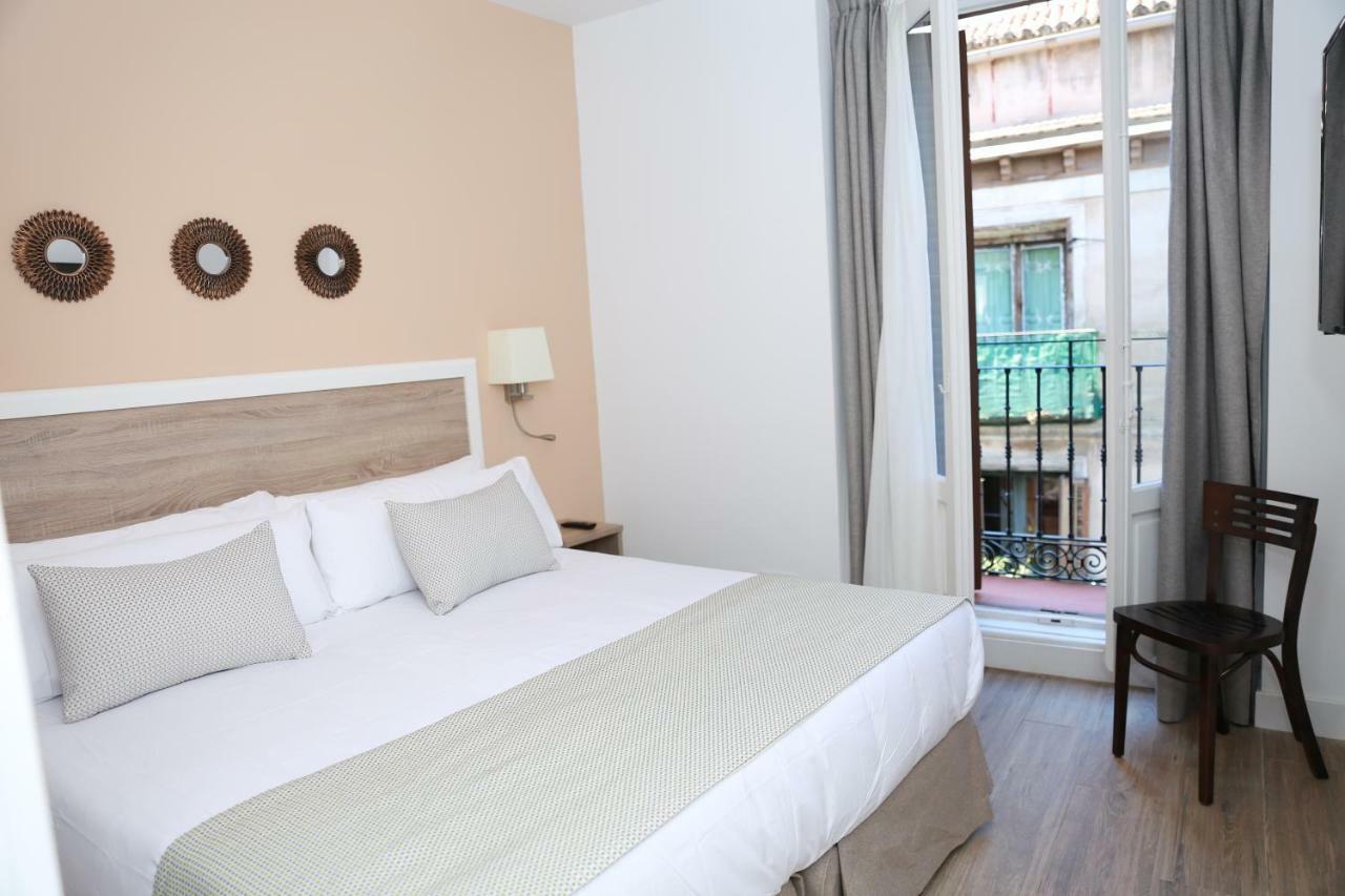 New Point Opera Aparthotel Madrid Exteriör bild